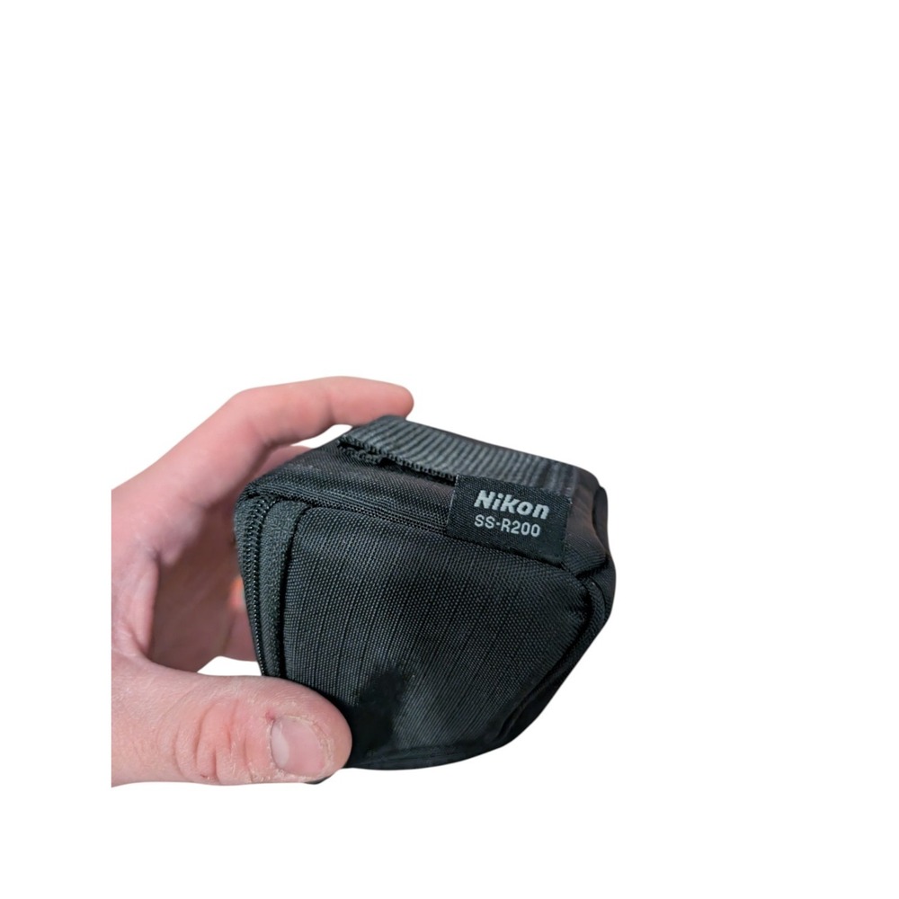 Nikon SS-R200 Padded Case for R200 Speedlight Remote Flash - Picture 2 of 2